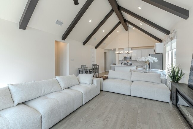 Building Photo - 102 Shining Succulent Dr