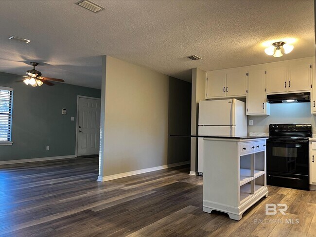 Building Photo - 10510 Gayfer Rd Ext