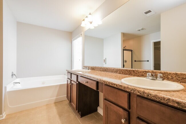 Building Photo - 216 Jefferson Ave