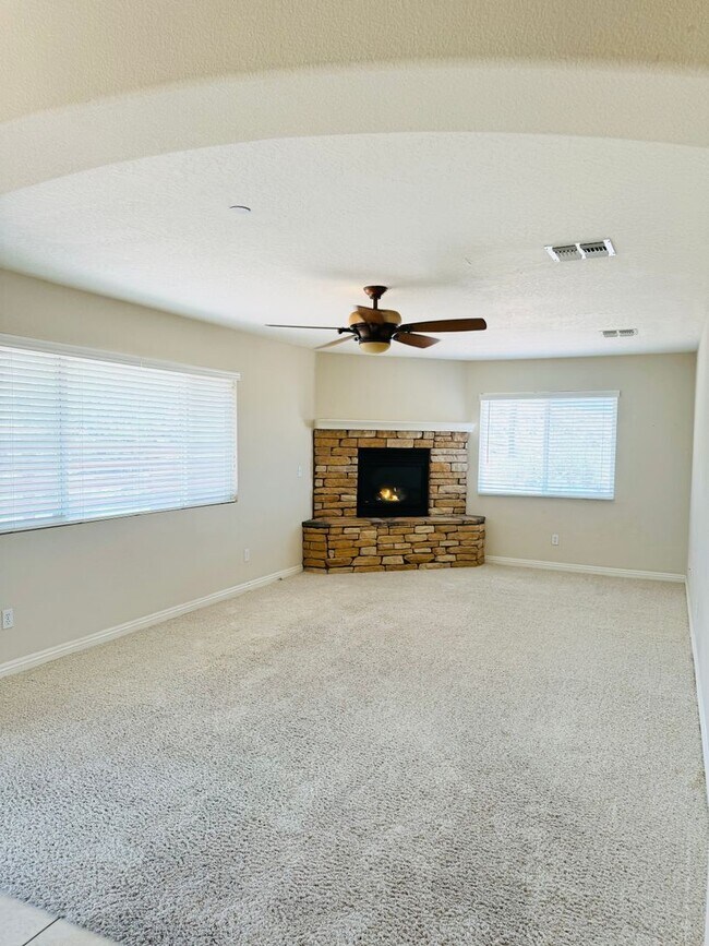 Building Photo - 3Bedroom/2Bathroom Coming soon July 2025!