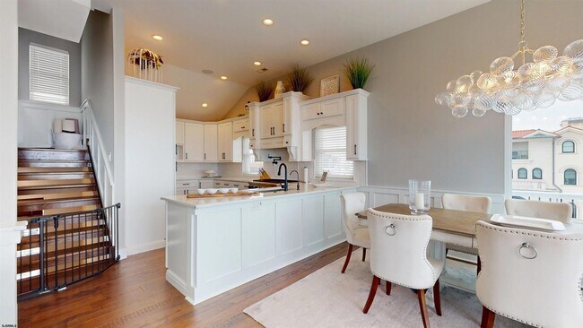 Building Photo - 404 21st St S