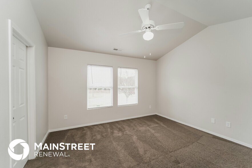 Building Photo - 1054 Black Oak Dr