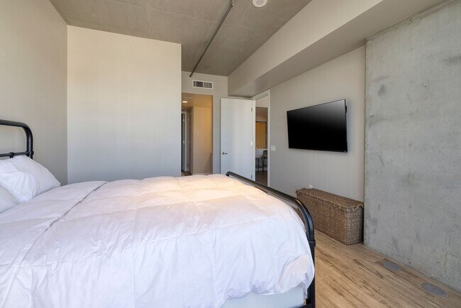 Building Photo - FULLY FURNISHED - JUHL - 2 BEDROOM 2 BATH WITH 2 PARKING SPACES