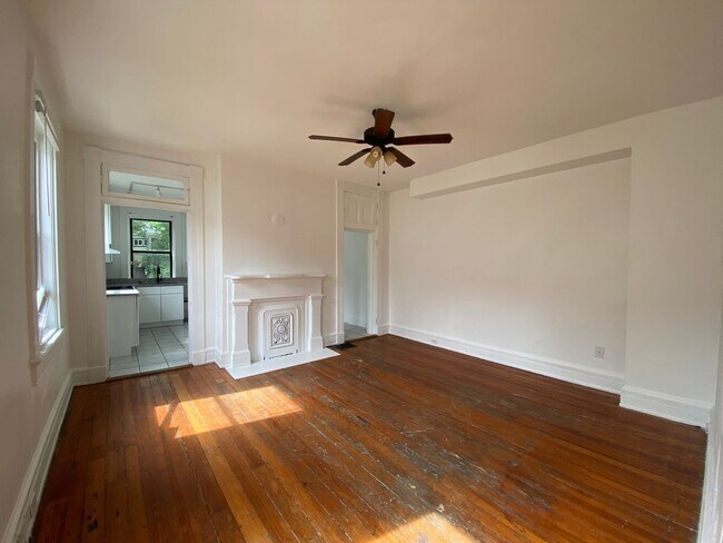 Building Photo - 451 Warner St