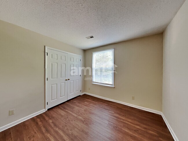 Building Photo - 7401 Kinsmore Ln