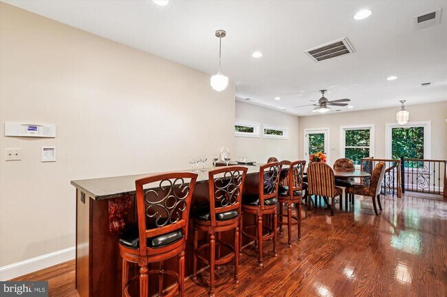 Building Photo - 9454 Newbridge Dr