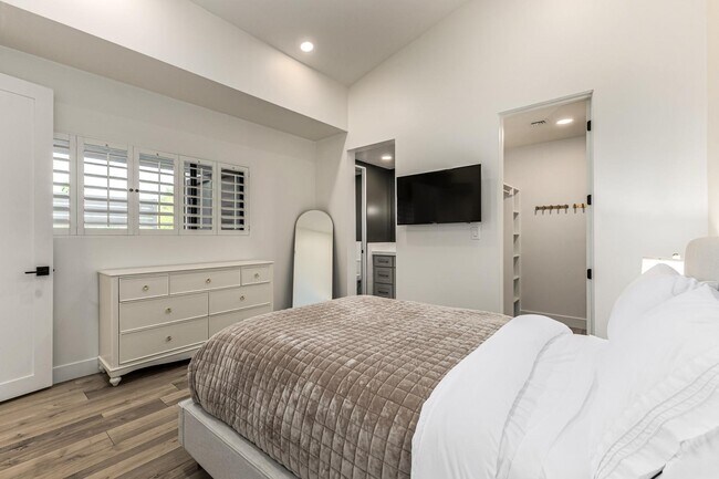 Building Photo - 9917 N 52nd St