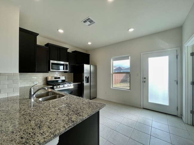 Building Photo - Blanco Vista Charmer