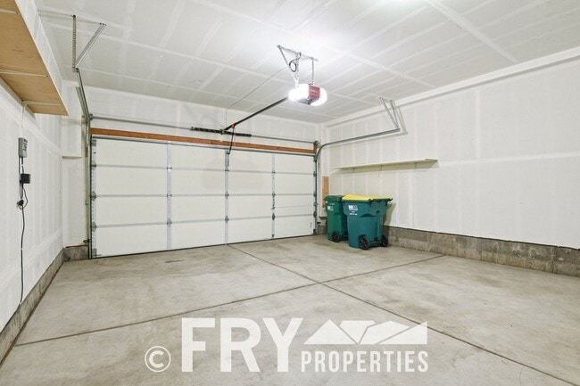 Building Photo - Beautiful 3 Bedroom Townhome in Belmar