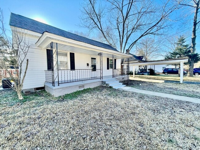 Building Photo - Welcome to this charming 3-bedroom, 1-bathroom home located in the vibrant community of Rockhill, SC