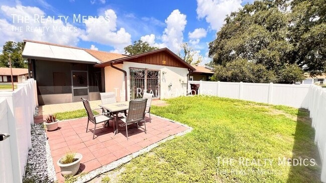 Building Photo - 999 Mancha Real Dr