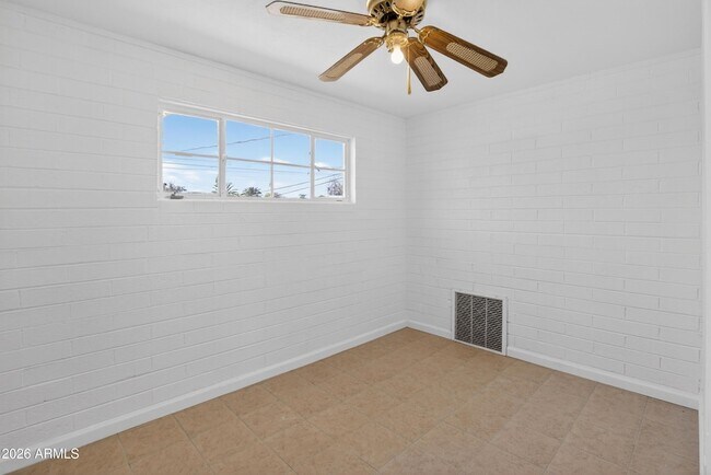 Building Photo - 1113 N Coolidge Ave