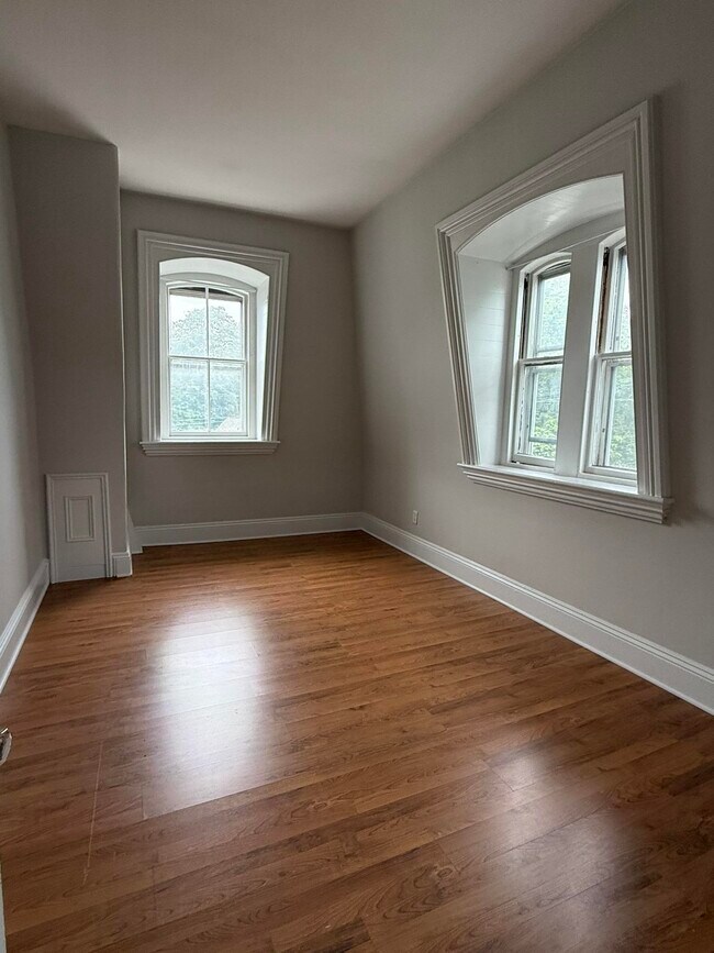 Building Photo - 241 Middle Street