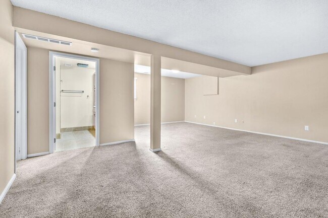 Building Photo - 3636 Caribou Dr