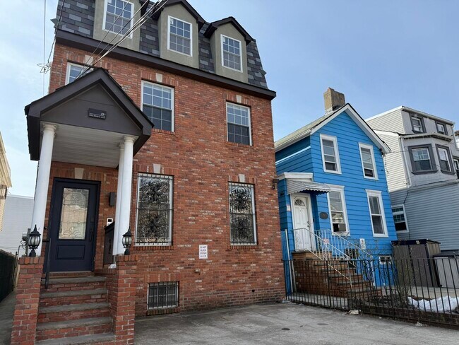 Building Photo - 49 Belmont Ave