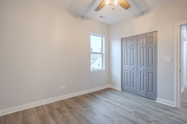 Building Photo - 1013 W 18th Pl