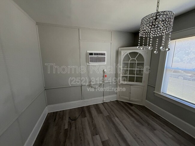 Building Photo - 821 Marigold St