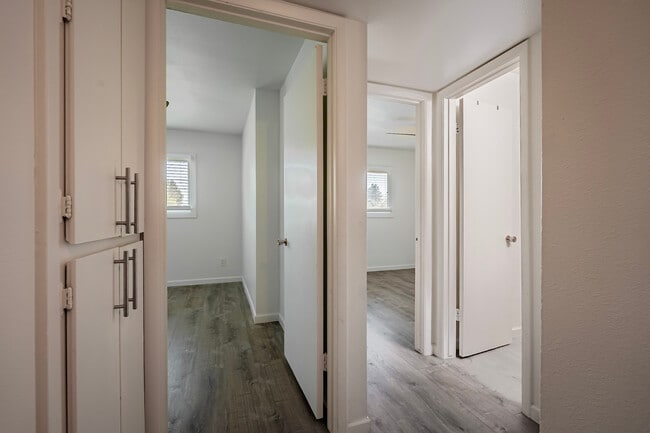 Building Photo - 12 E Hermosa Dr