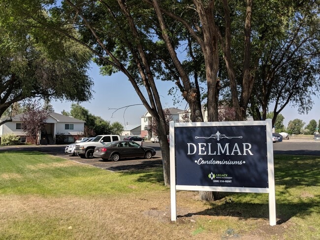 Building Photo - 2 Bed 1 Bath Delmar Condo in Sugar City!