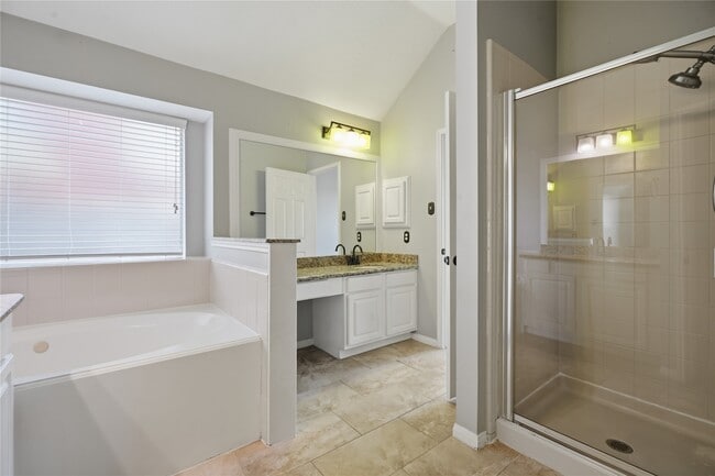 Building Photo - 3206 Ivory Pointe Dr