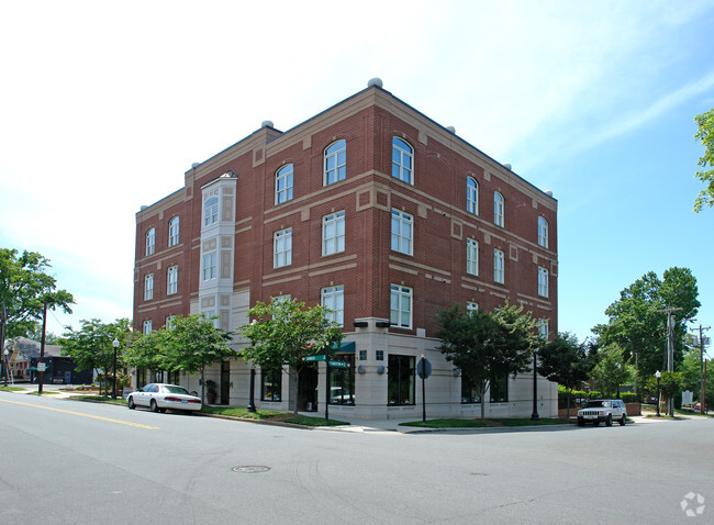 Building Photo - The Kingston