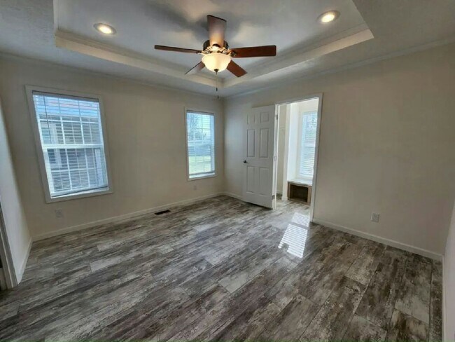 Building Photo - 214 Gazelle Dr