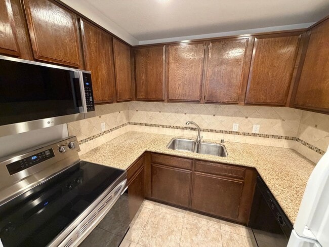 Building Photo - 22734 Lakeway Dr