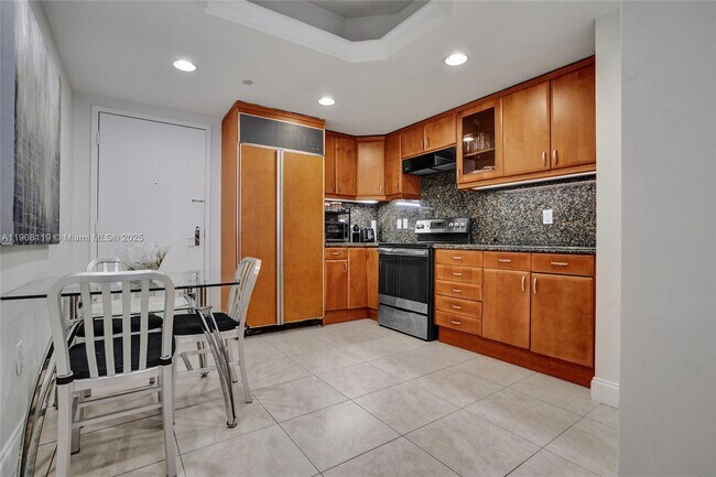 Building Photo - 9559 Collins Ave