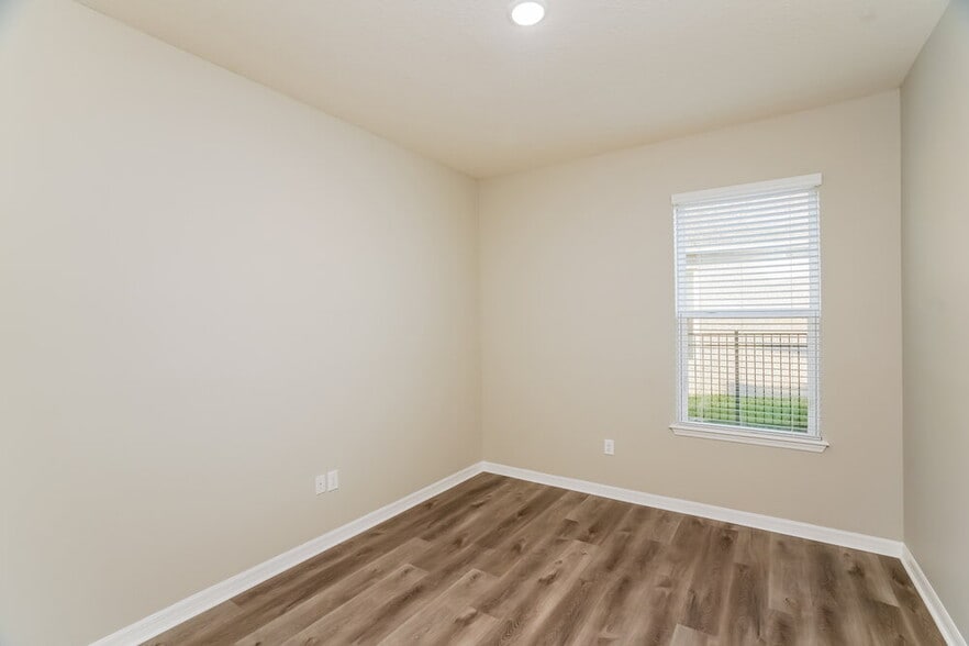 Building Photo - 10141 Celtic Ash Dr
