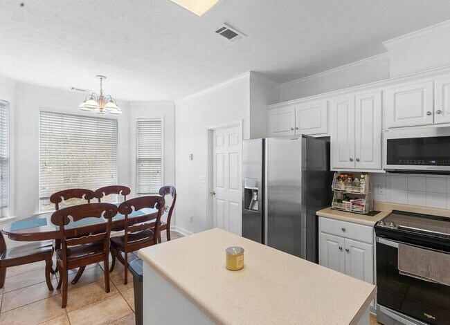 Building Photo - 338 Bisham Ct