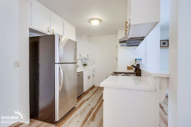 Building Photo - Bright and Spacious 2Bdm, 2Ba Condo in the...