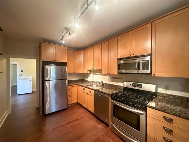 Building Photo - Charming 3Bed/1.5Bath in Hampden