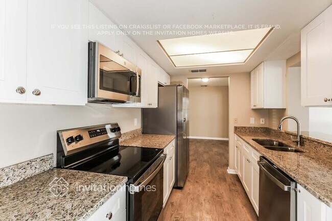 Building Photo - 3738 Hill St