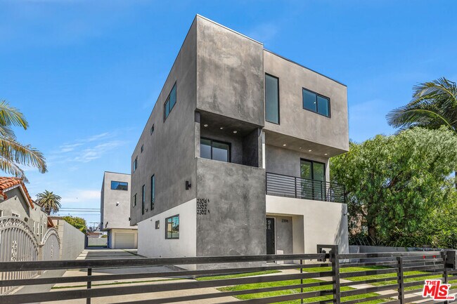 Building Photo - 2304 Hauser Blvd