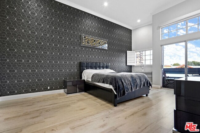 Building Photo - 10627 Ashton Ave