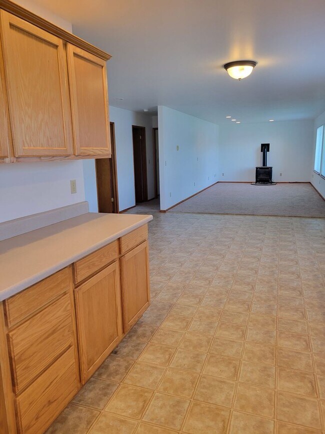 Building Photo - ***PENDING APPLICATION***2 Bed, 1 Bath Beachfront Home For Rent with Stunning Water Views Near Di...