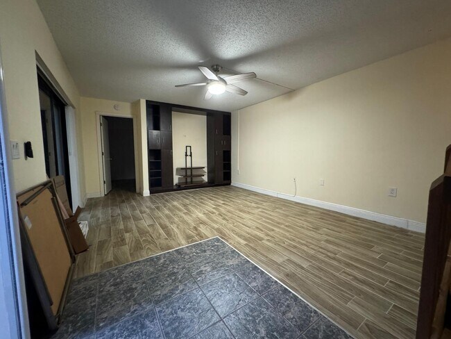 Building Photo - 2311 23rd Ln