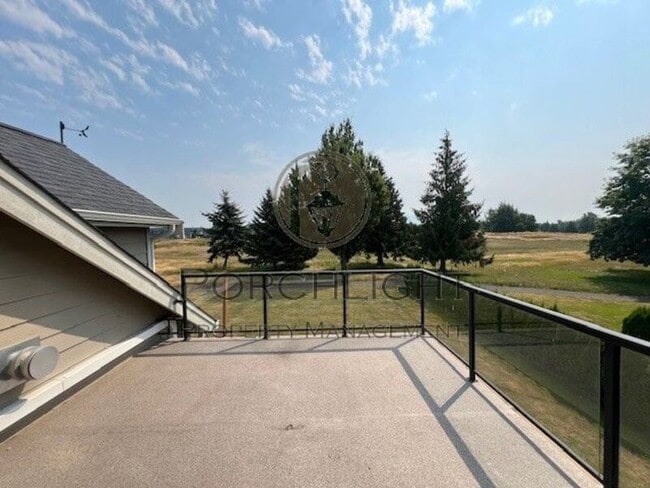 Building Photo - 2200 Greenview Cir