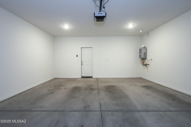 Building Photo - 4882 E Greenway Wash Dr
