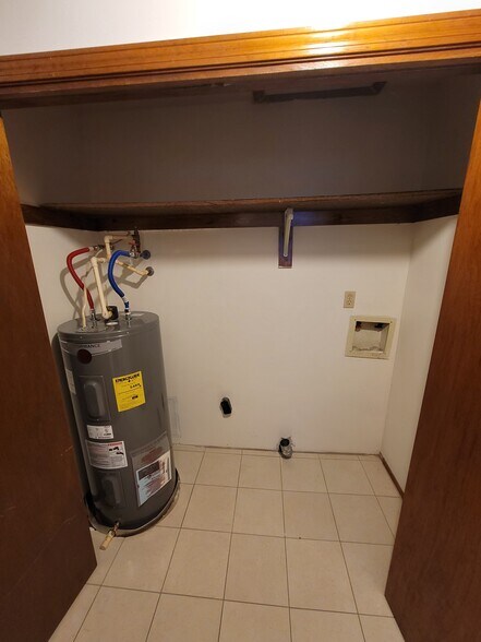 Building Photo - 1500 E Johnson Ave