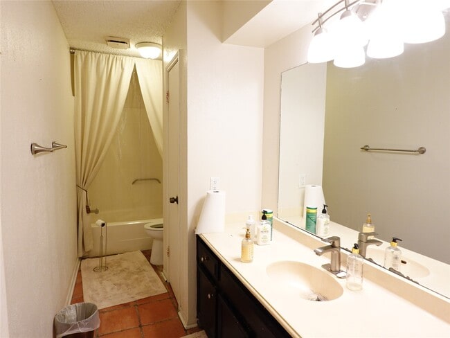 Building Photo - 6215 Pinole Forest Dr