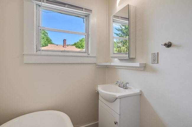 Building Photo - Charming 1930s Shotgun Duplex – Updated Bath, Walk-In Pantry, Water Included