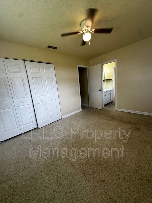 Building Photo - 2719 Merrie Oaks Rd