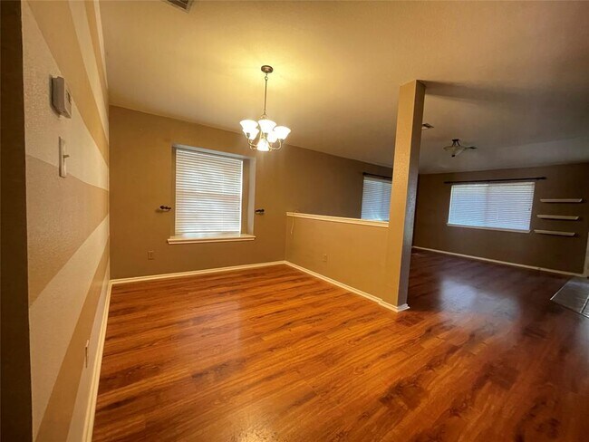 Building Photo - 3508 Blue Ridge Dr