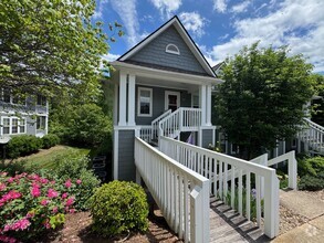 Building Photo - West AVL - Beautifully Updated Townhouse