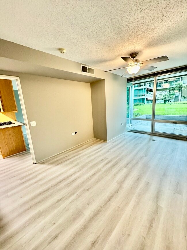 Building Photo - 9655 Woods Dr