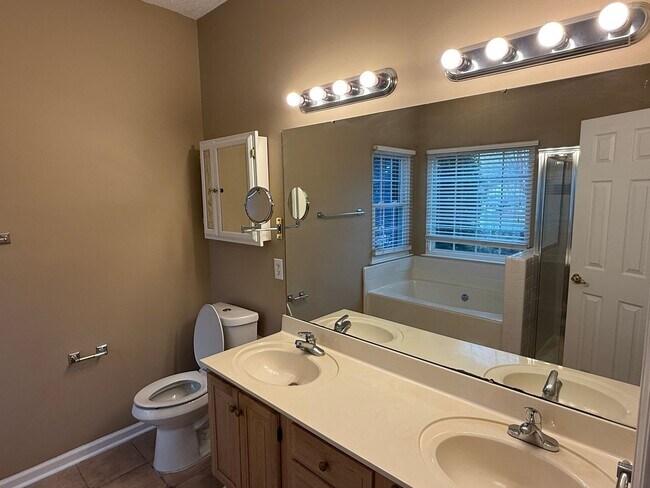 Building Photo - 17115 Grenache Ct