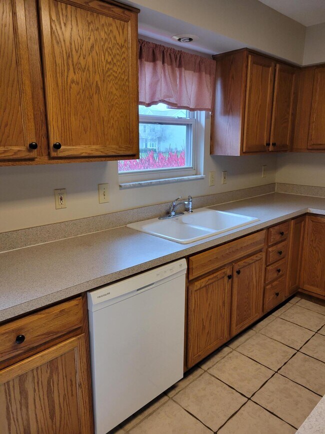 Building Photo - 2843 Minuteman Ct