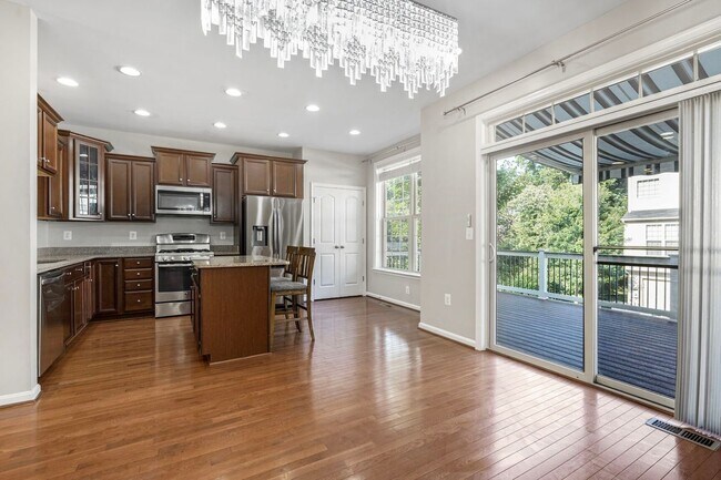 Building Photo - 102 Vista Knoll Dr