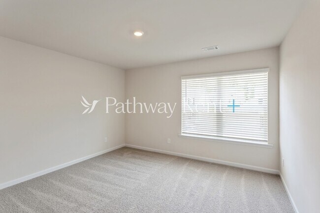 Building Photo - 608 Mackenzie Cv